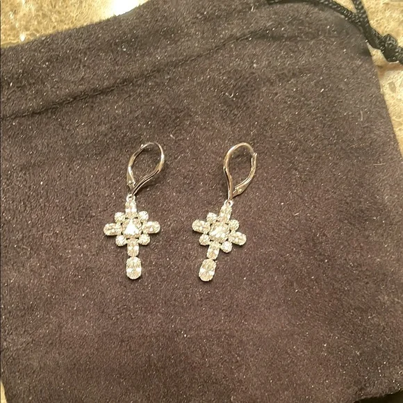 Elegant Silver Cross Earrings. Rhodium plated silver and man made diamonds - Picture 1 of 3
